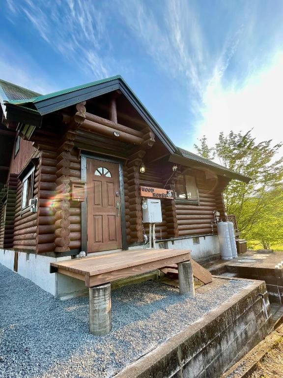 wood house - Main view