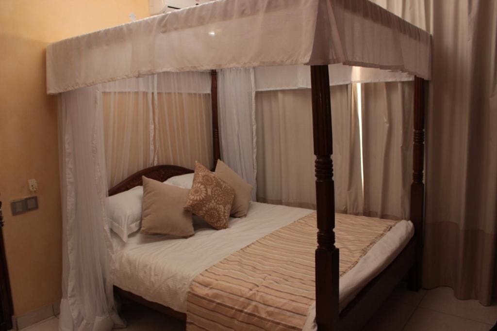 Moffat Court Boutique Hotel - View 2