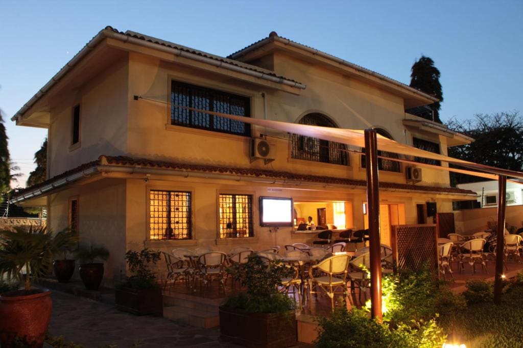 Moffat Court Boutique Hotel - Main view
