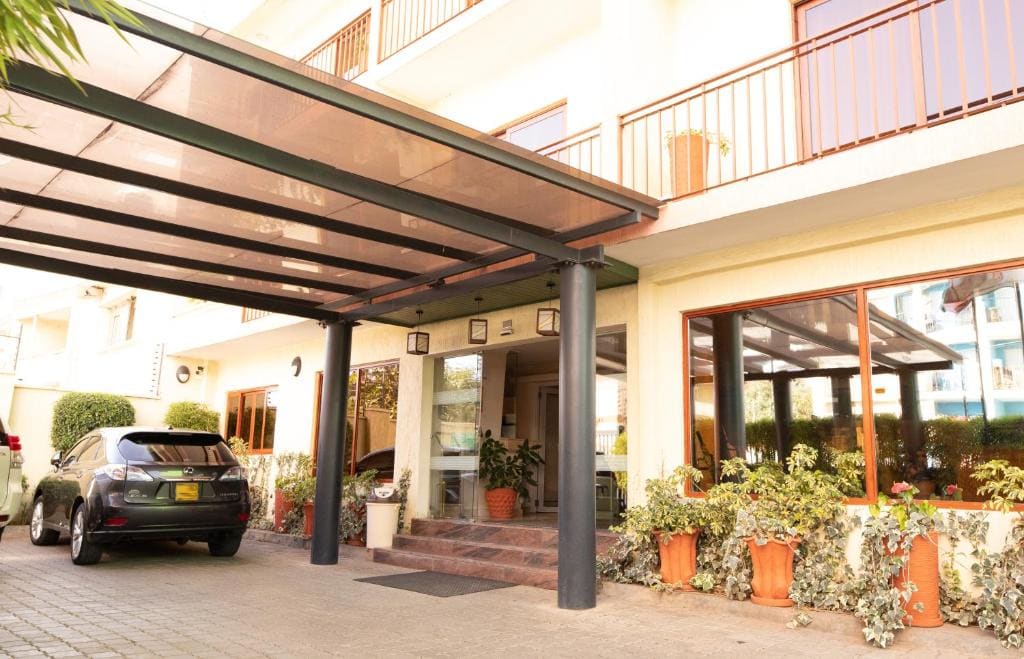 West Lerruat Hotel - Main view