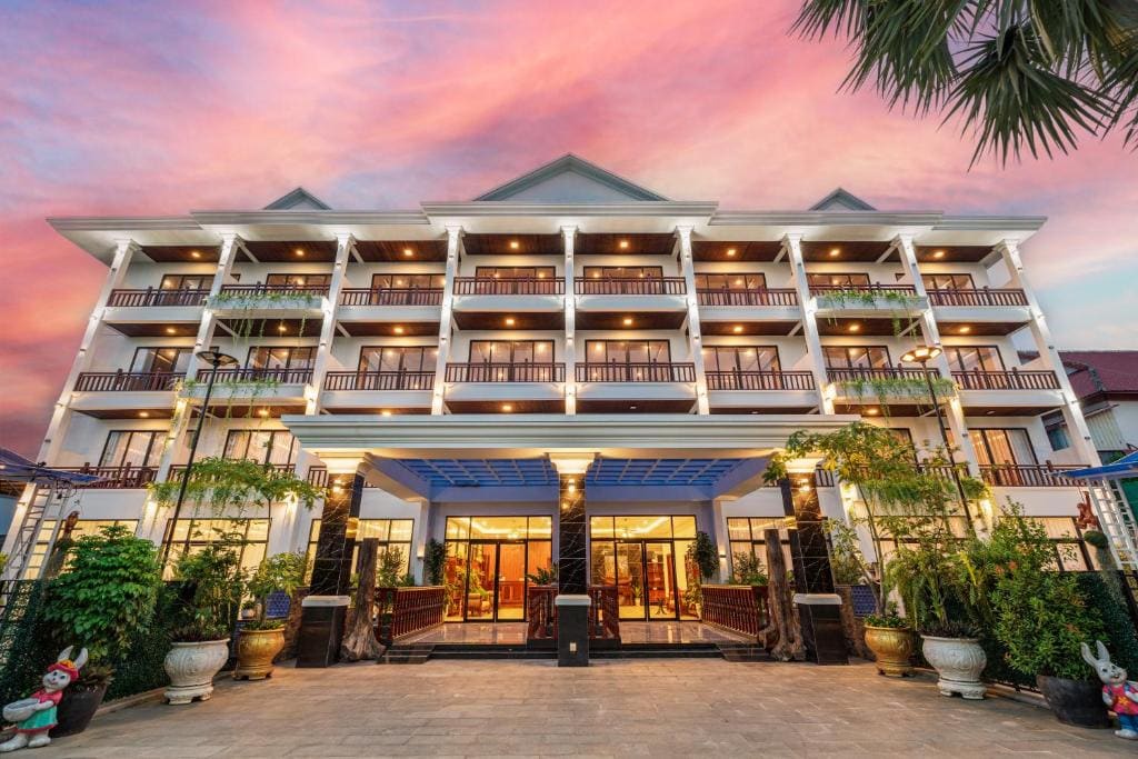 Pich Kunthea Angkor Resort - Main view