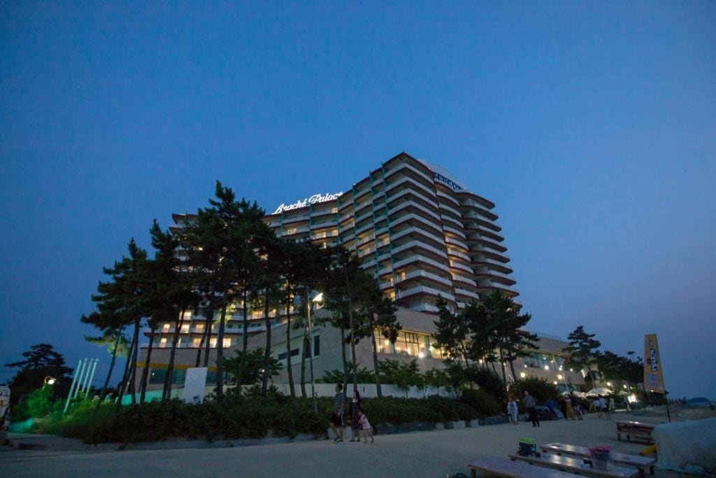 Beache Palace - Main view
