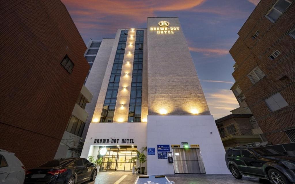 Brown Dot Hotel Sajik Baseball Stadium - Main view