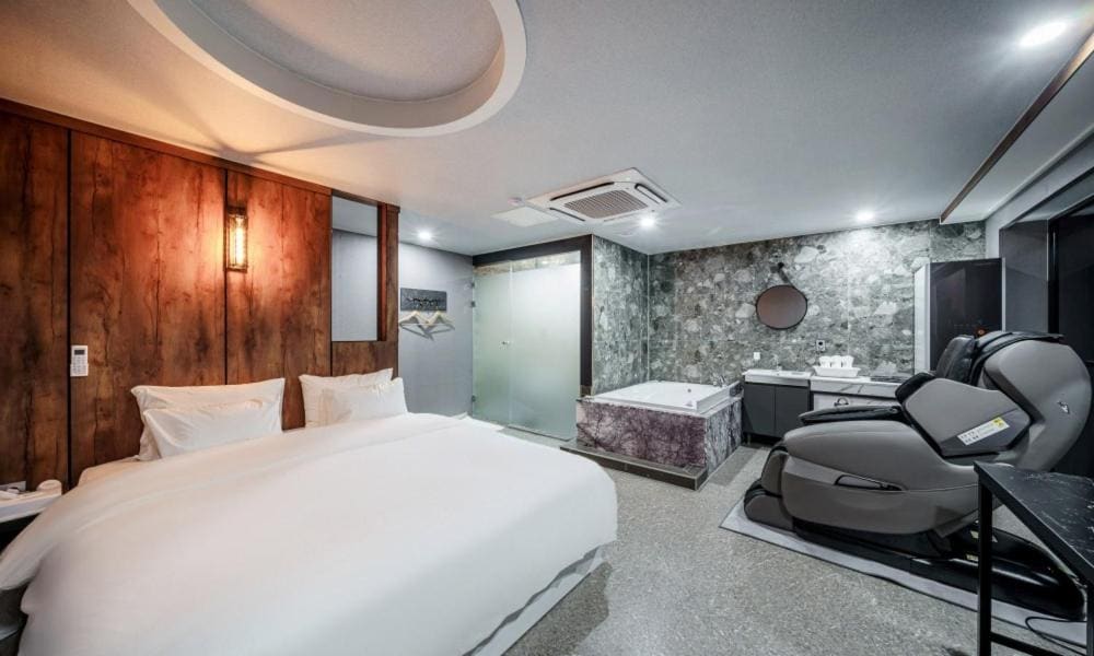 G7 Hotel - View 7