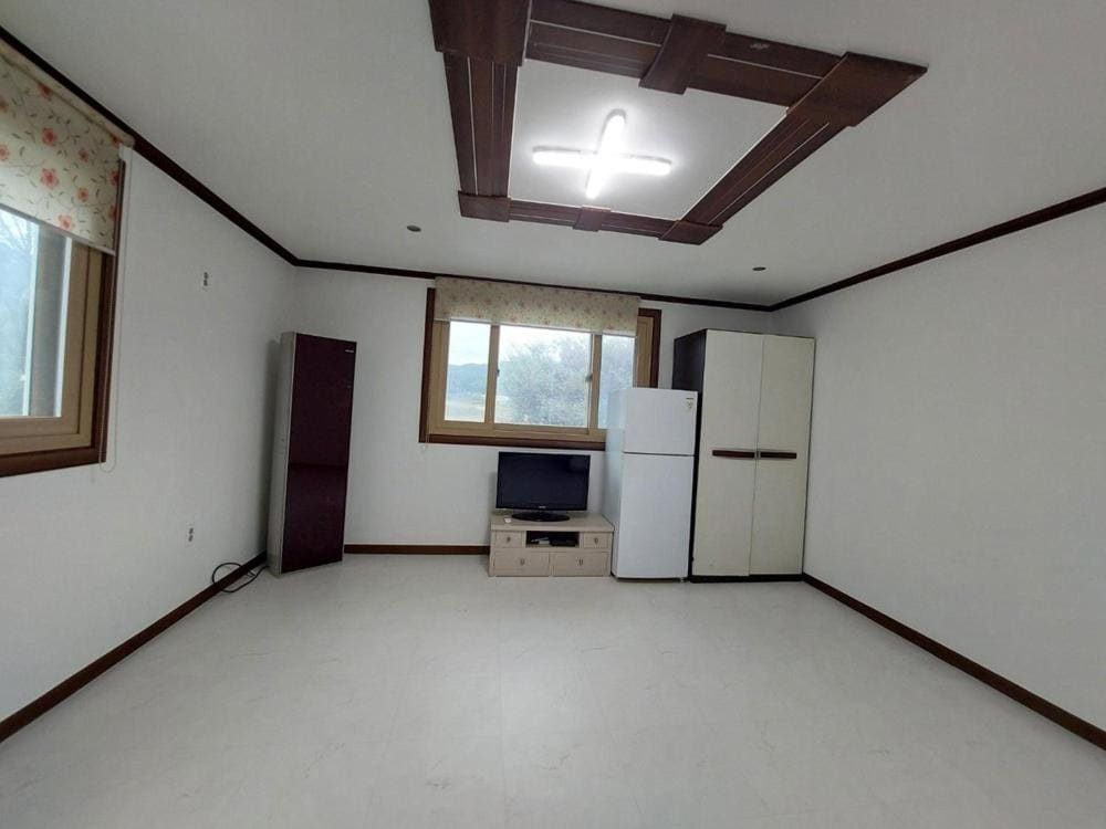 Gapyeong Jandigujang Pension - Main view