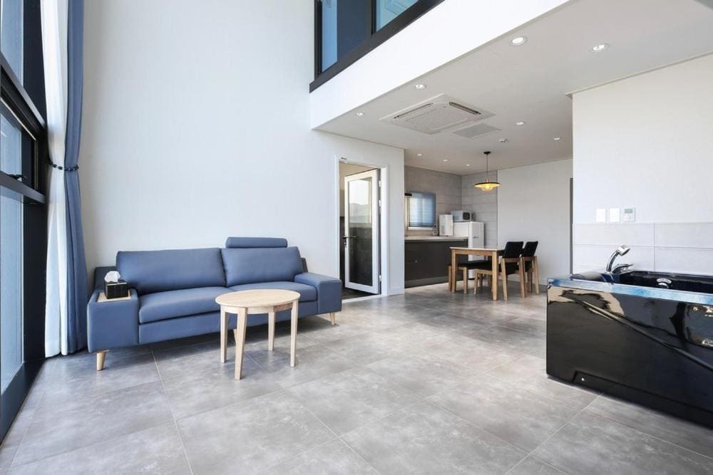 Geojedo Lucas Pension Indoor BBQ - Main view