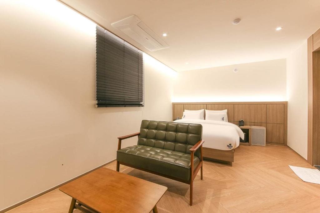 Hound Hotel Jeonju Deokjin - View 2