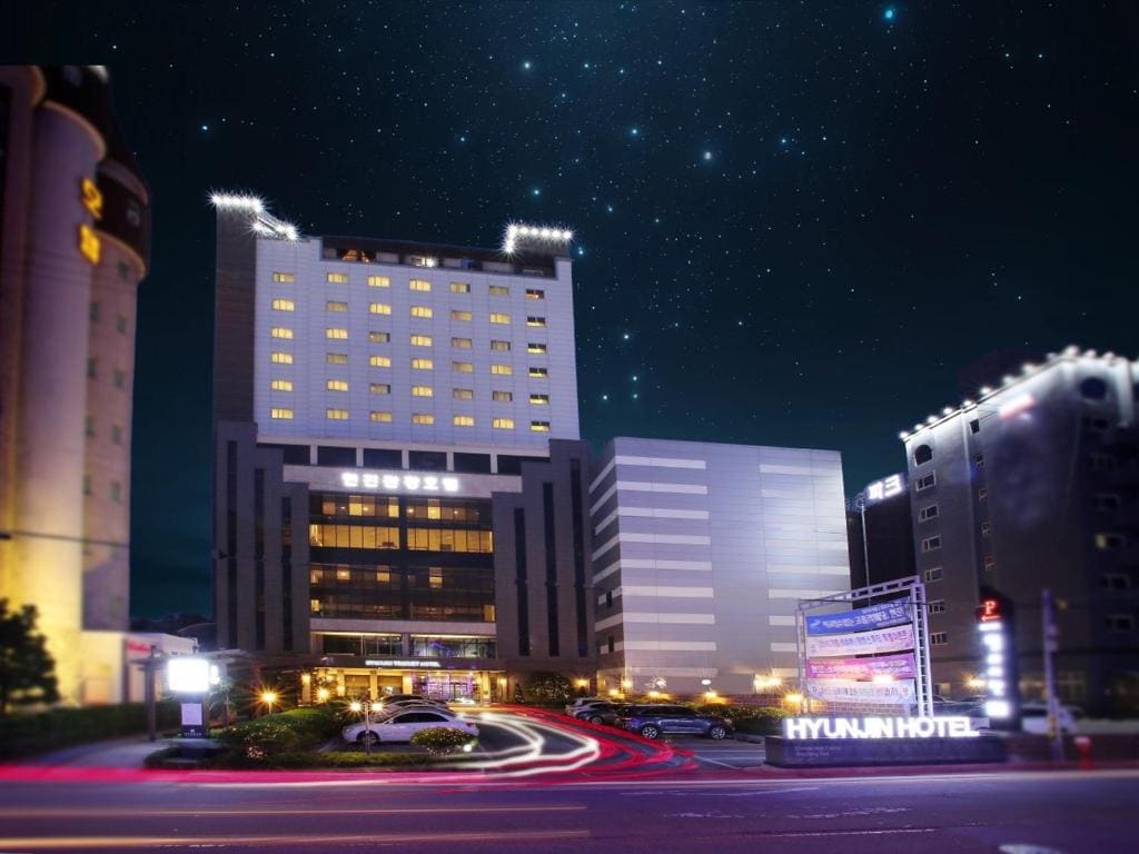 Hyunjin Tourist Hotel - Main view