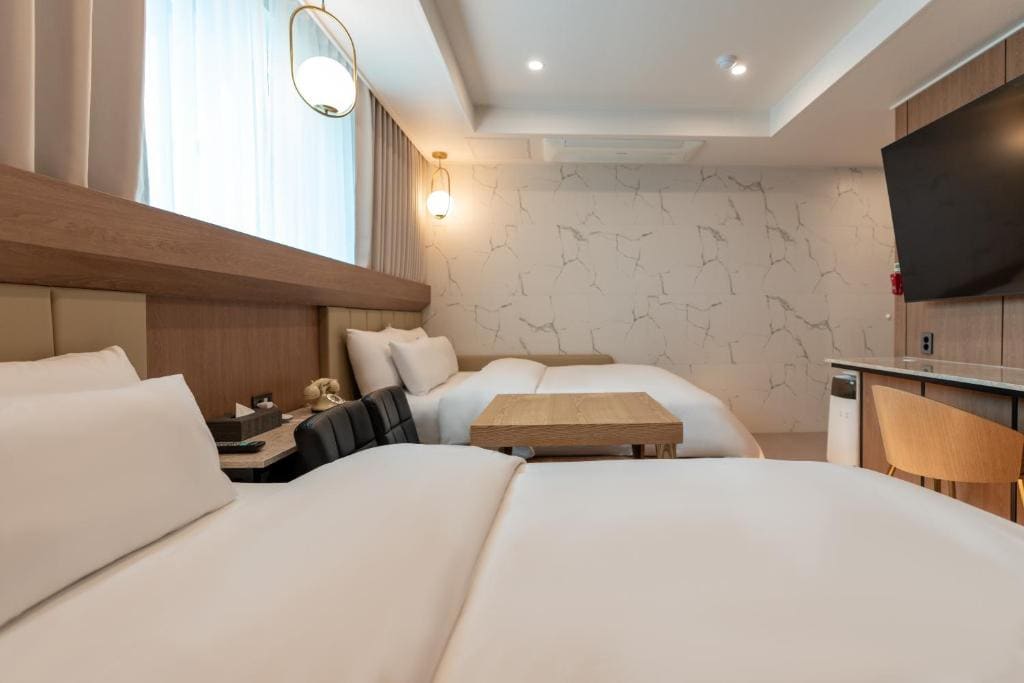Jecheon Hound Hotel - View 2
