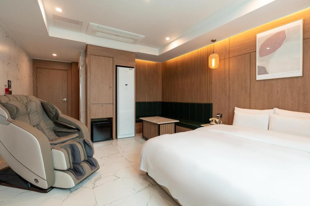 Jecheon Hound Hotel - View 7