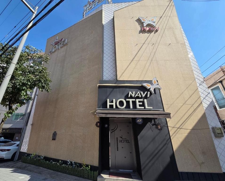 Navi Hotel - Main view