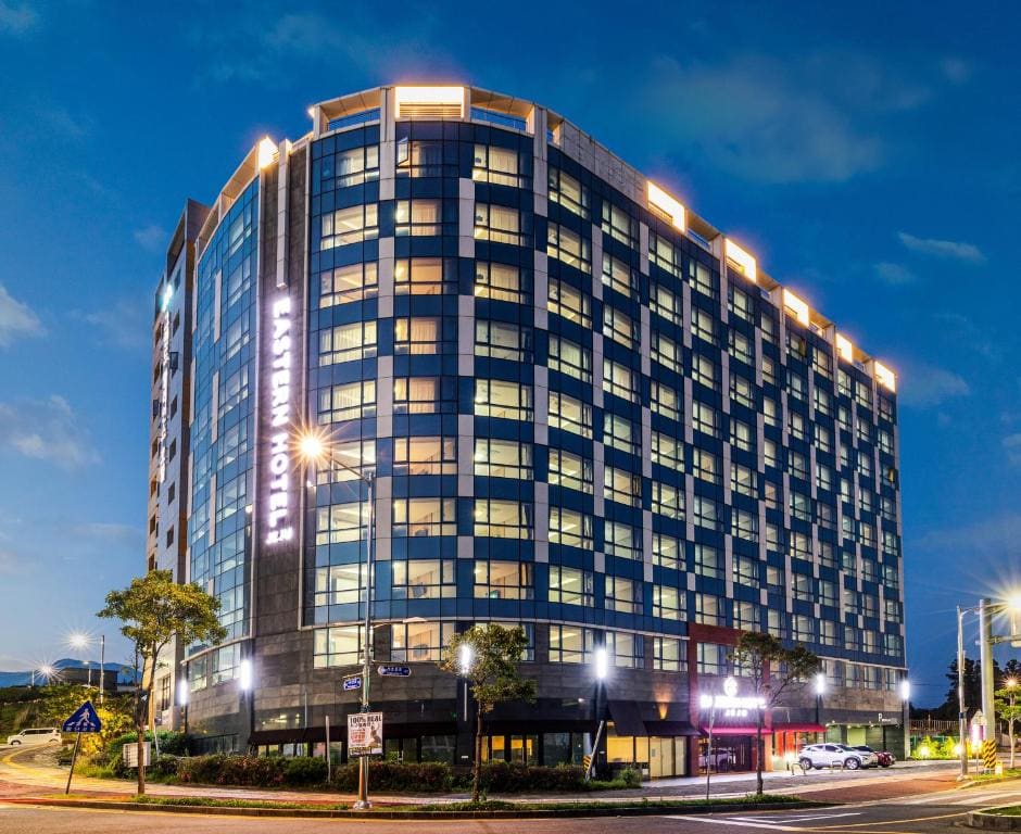 Eastern Hotel Jeju - Main view