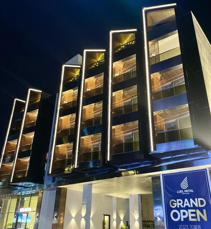Luel Hotel - Main view
