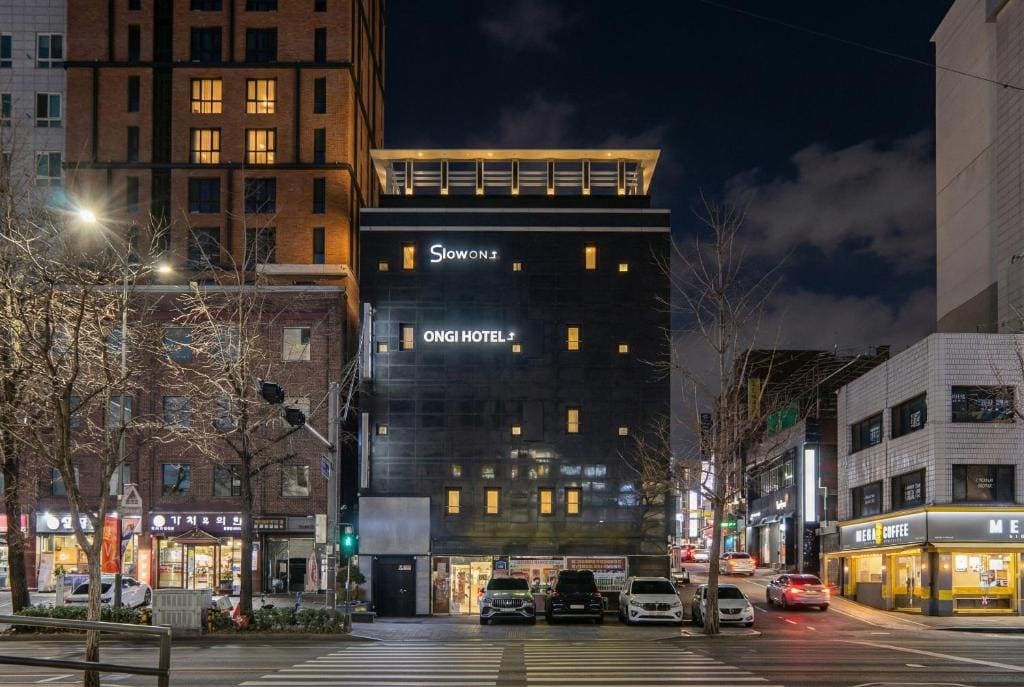 Slowon Hongdae - Main view