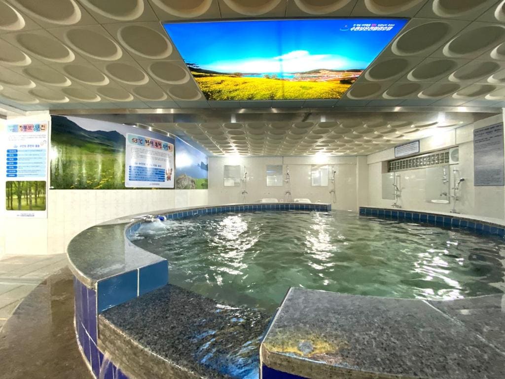 Suanbo Hot Spring Healing Hotel - Main view