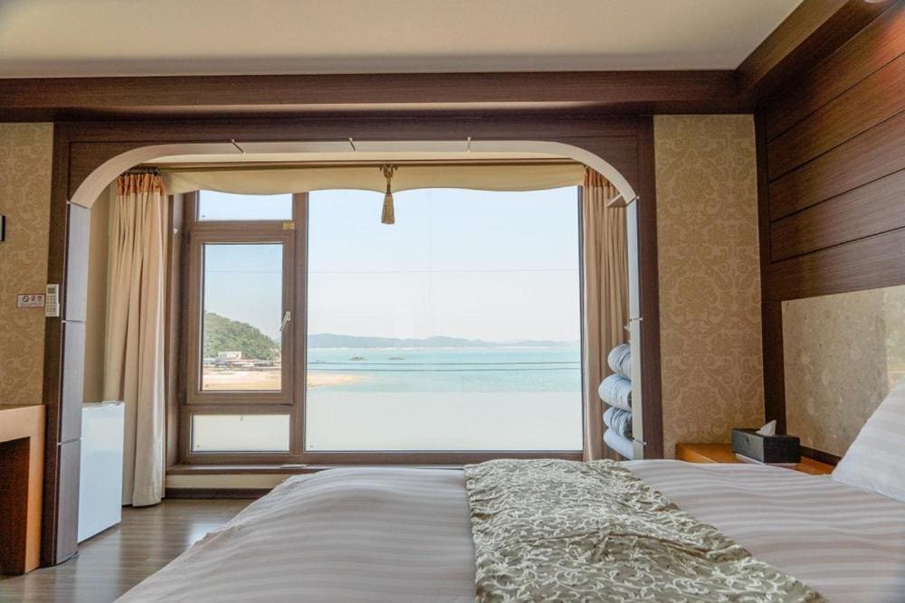 Taean Beach Resort Pension - Main view