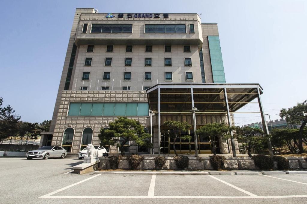 Uljin Grand Hotel - Main view