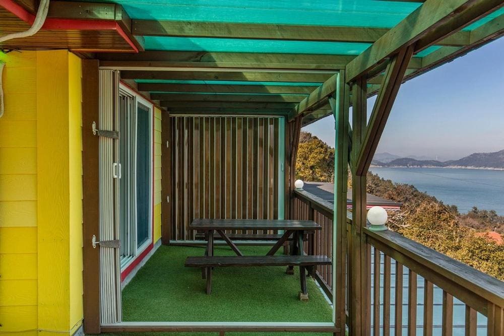 Yeosu Geumo Island Village Pension Former Dongbaekgol - View 5
