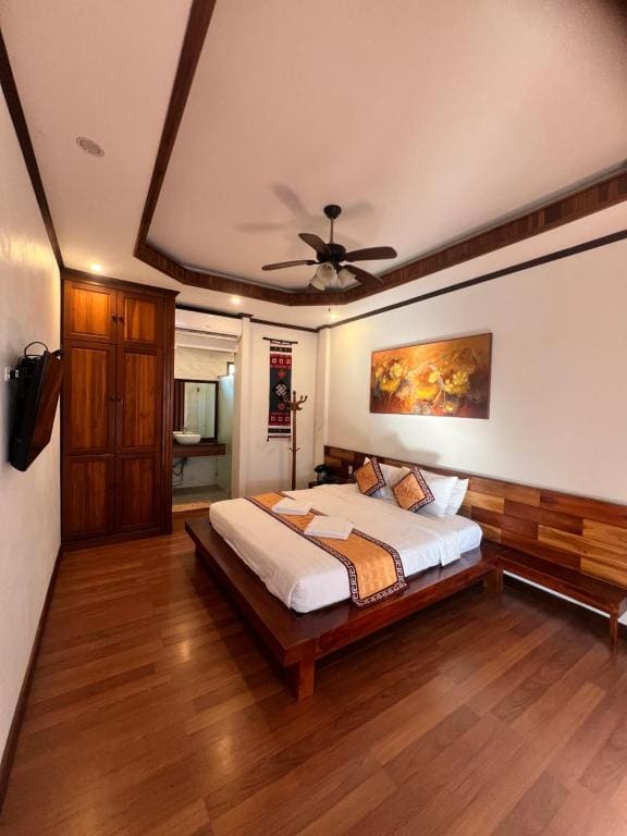 Queen Hotel - View 6