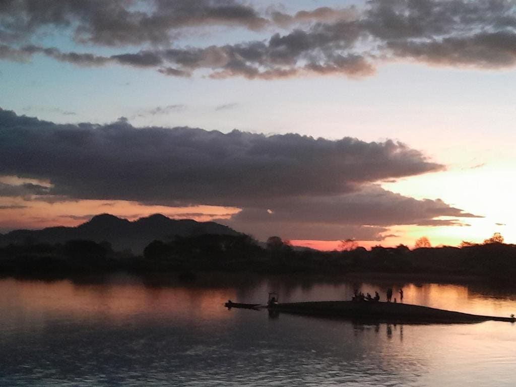 DONDET Suns down 2 bungalows - मुख्य व्यू