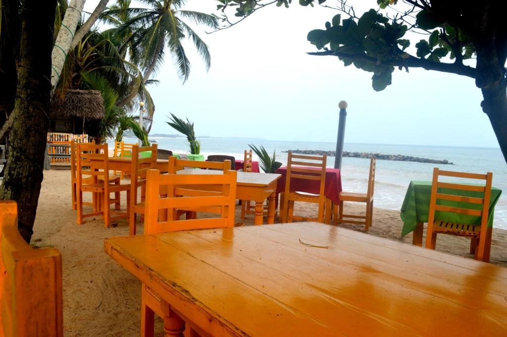 Dilena Beach Inn - Main view