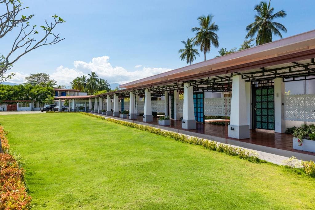 Elephyard Retreat - Main view