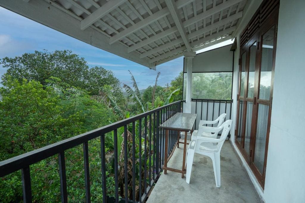 Hill cottage - ocean view - View 2