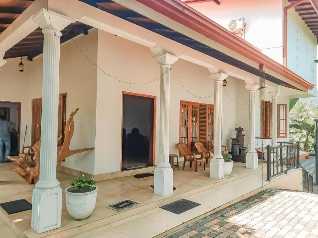 New White House Ratnapura — Hauptbild