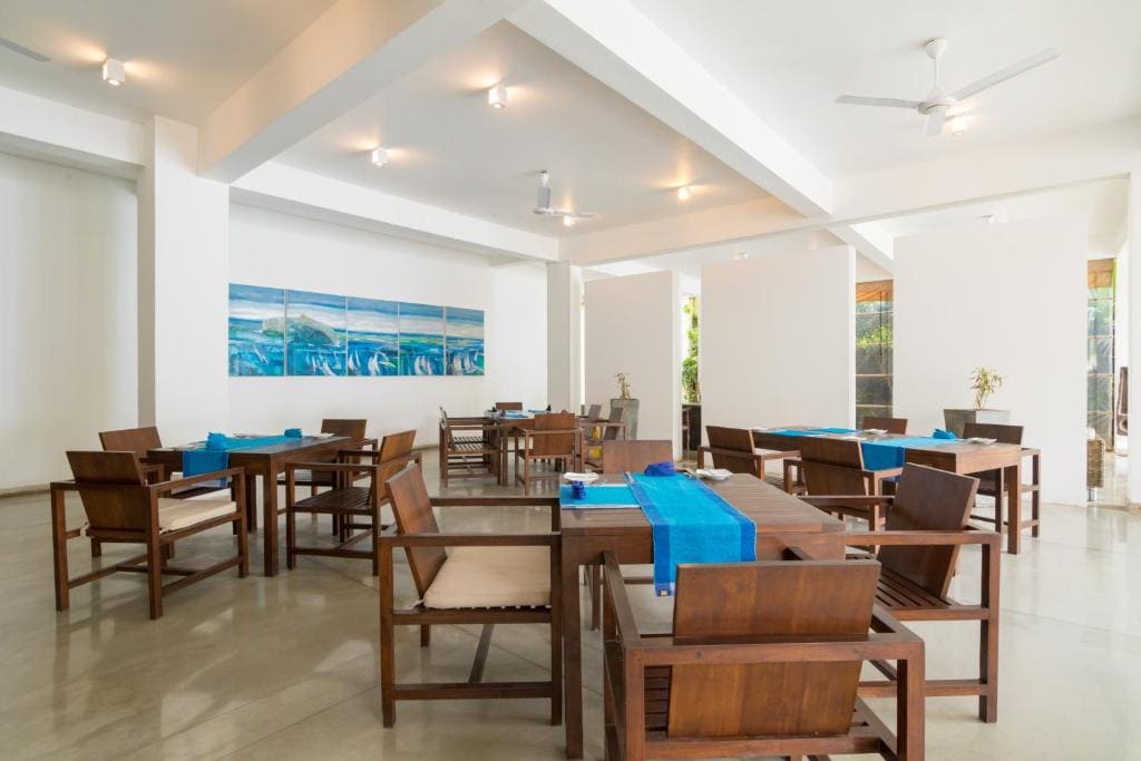 Roman Beach Hotel - View 4
