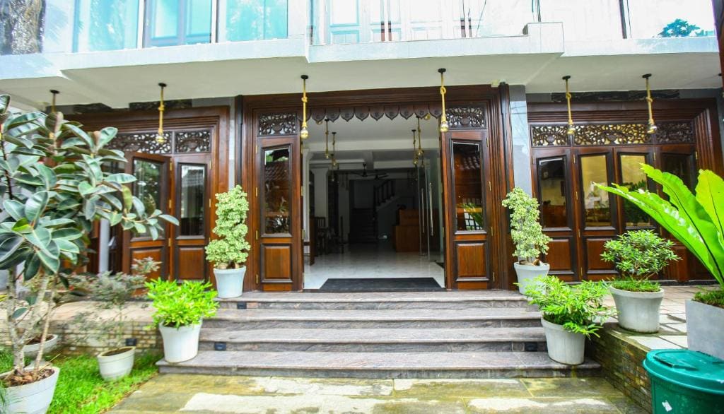 Sakura Surf Lanka Hotel & Restaurant - Main view