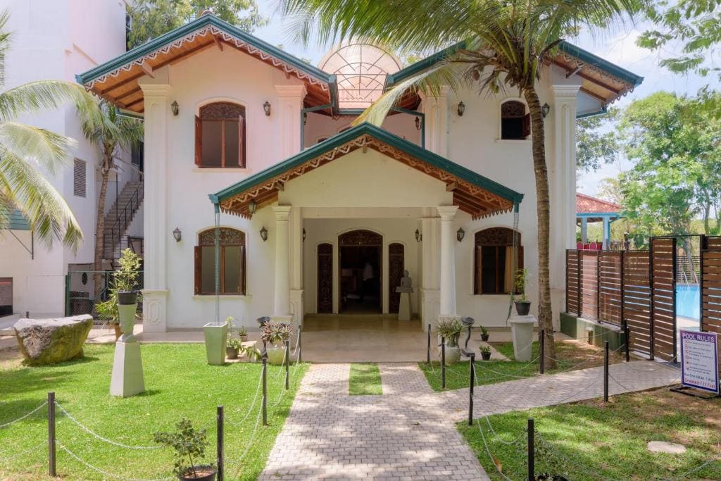 Hotel Sobana Lake Resort - Main view