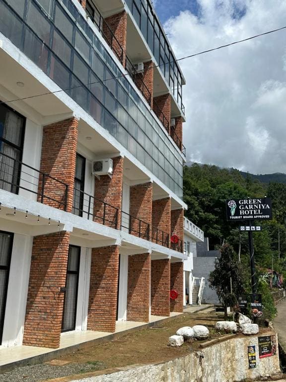 Green Garniya Hotel - Main view