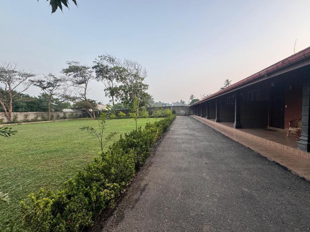 Thronefield Eco Lodge - Main view