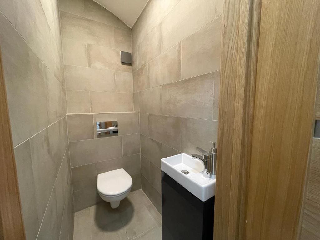 Modern guest house in city center I Room 2 - View 4