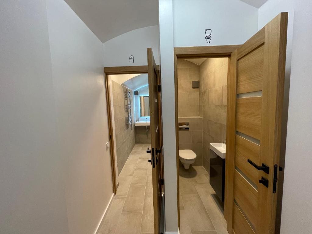 Modern guest house in city center I Room 2 - View 6