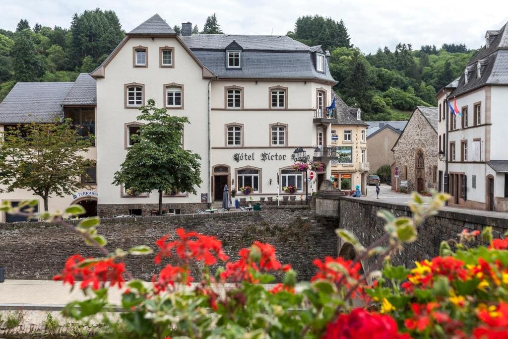 Hôtel - Restaurant " Victor Hugo" - Main view