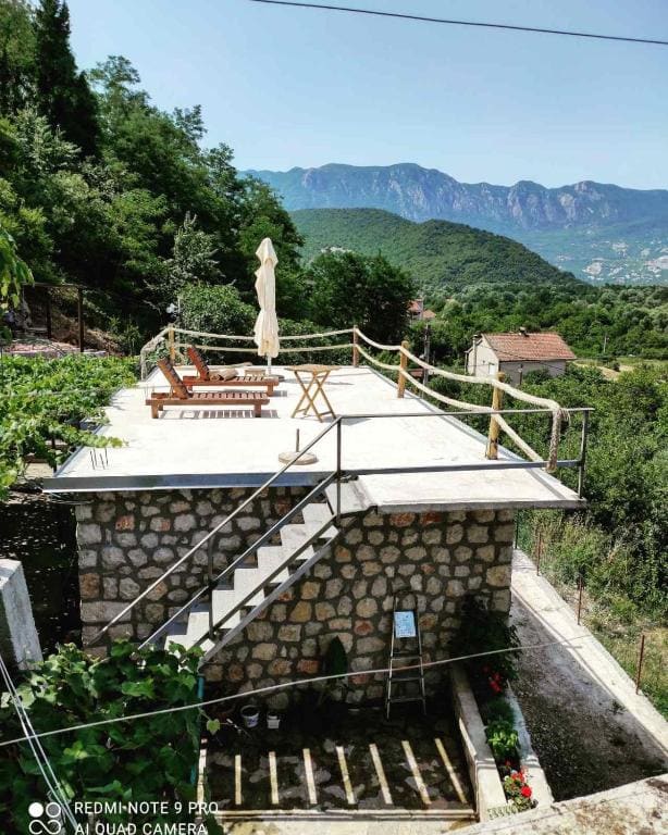 Ethno house OSOBAK - Main view