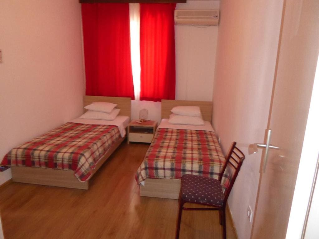 Springs Apartments & Rooms - View 4