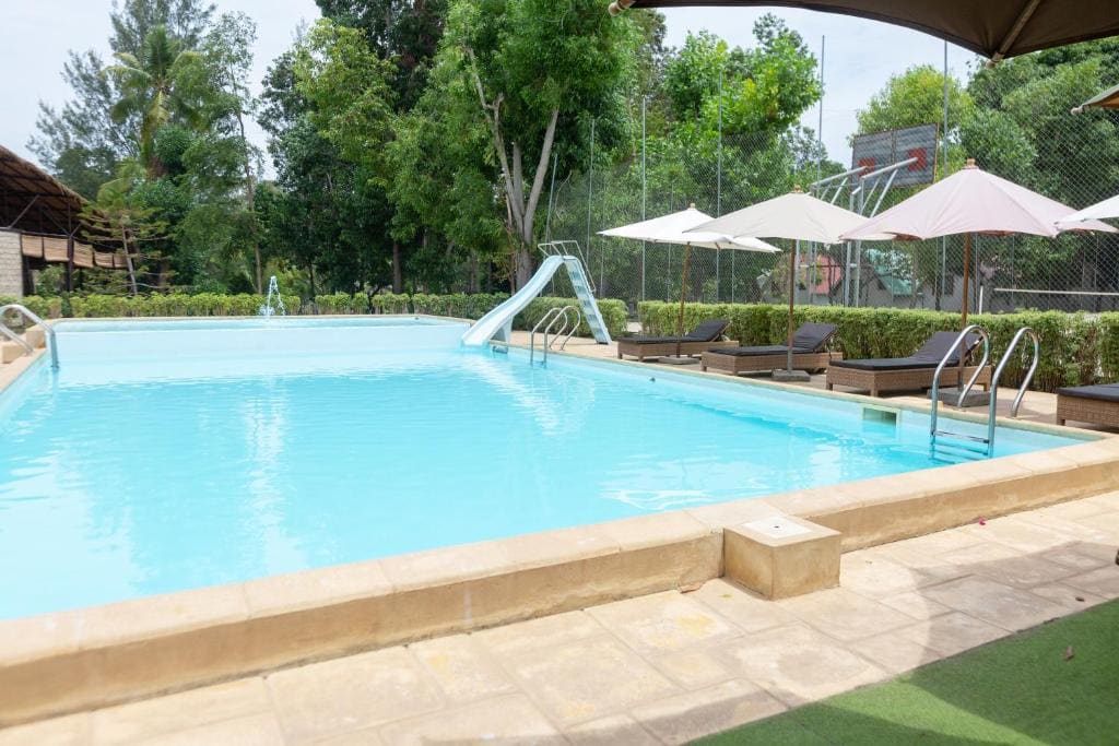 Holidays Hotel - View 4