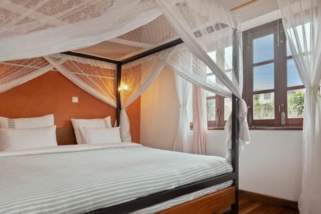 MANGA BLUE'S GUEST HOUSE - View 3