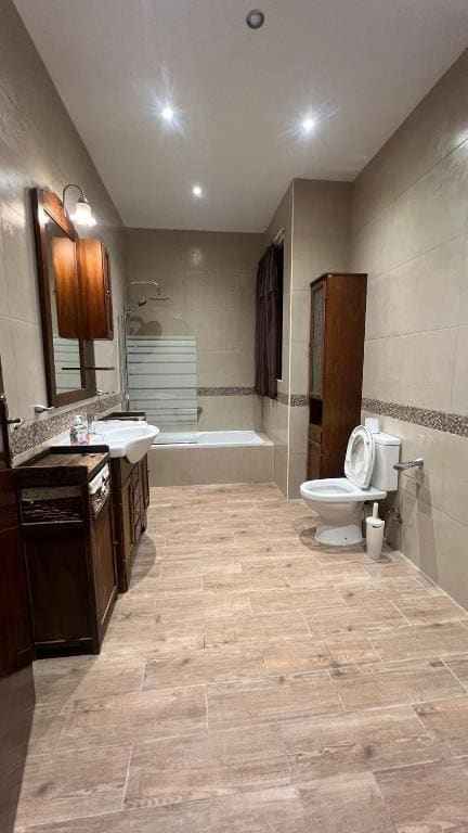 Private Room - View 3