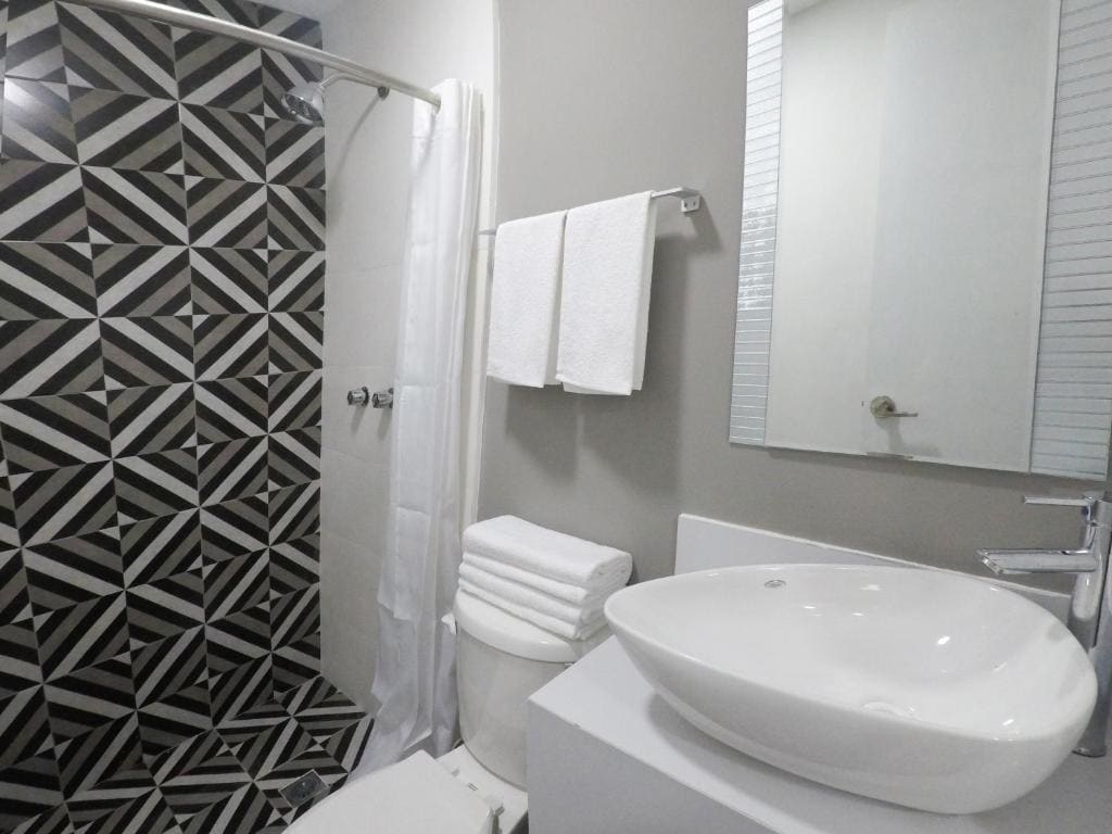 Casa moderna equipada como hotel Habitación 3, baño externo - View 2