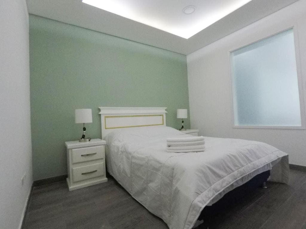 Casa moderna equipada como hotel Habitación 3, baño externo - Main view