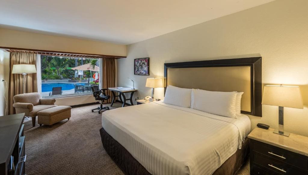 Holiday Inn Guadalajara Expo Plaza del Sol by IHG - View 3