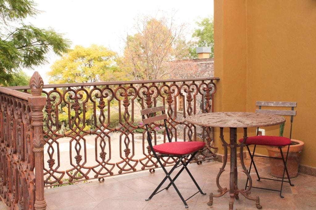 Entremontes Scenic Retreat - View 4