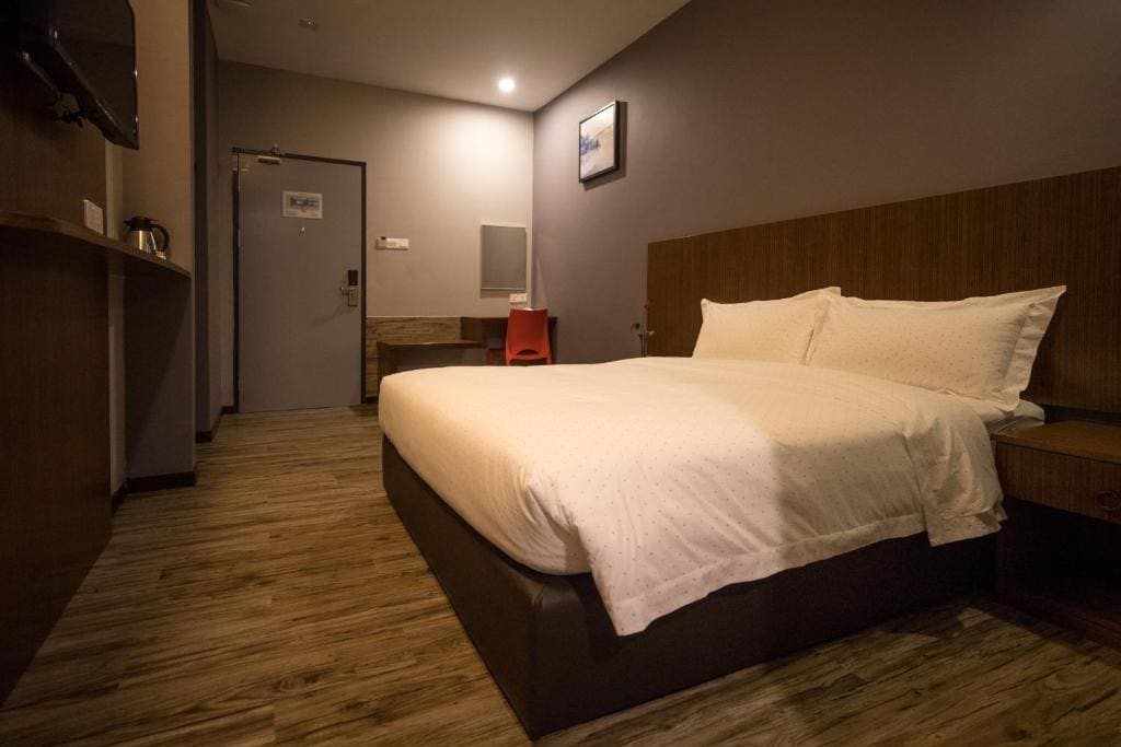 3-Plus Hotel - View 2