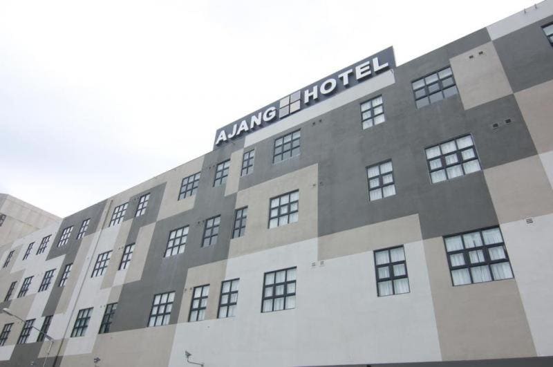 Ajang Hotel - Main view