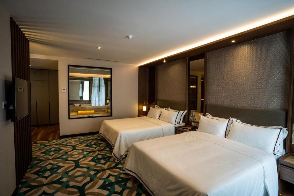 CHRISTEE SUITES HOTEL - View 2