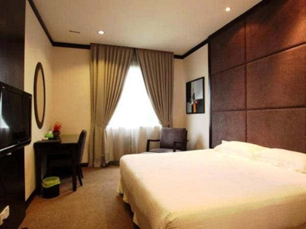 Country Hotel - View 6