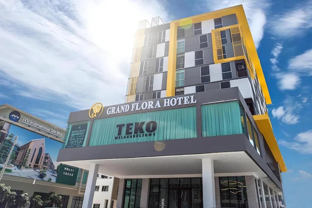 GRAND FLORA HOTEL - Main view